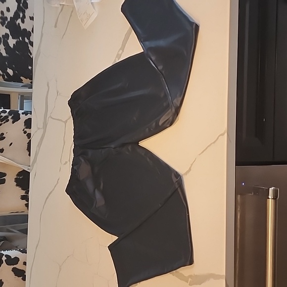 Size large black shiny leggings - Picture 1 of 5